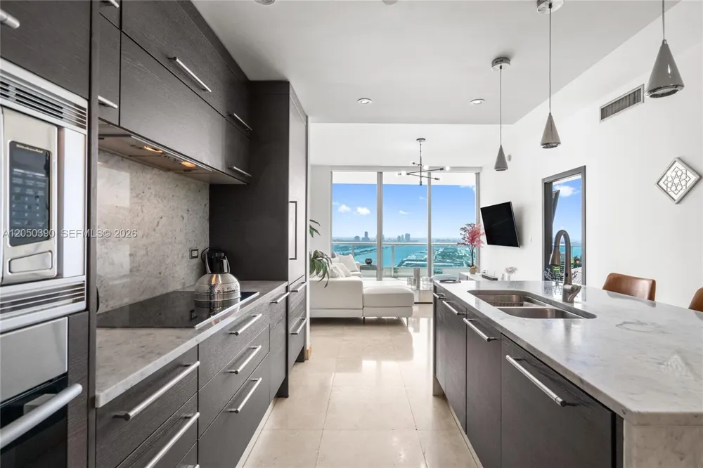 900 Biscayne Blvd #3704 Miami, FL 33132