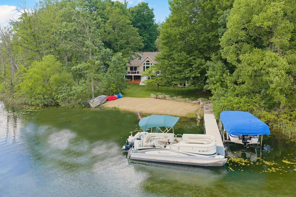55526 S Thompson Lane Three Rivers, MI 49093