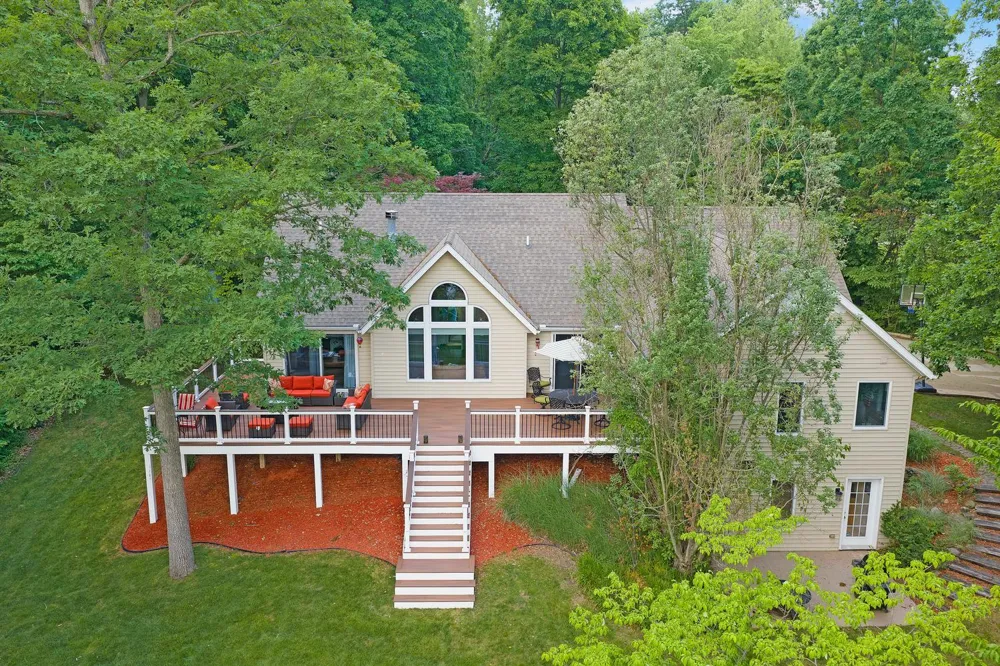 55526 S Thompson Lane Three Rivers, MI 49093