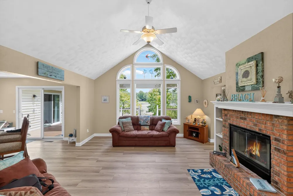 55526 S Thompson Lane Three Rivers, MI 49093