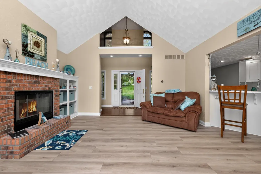 55526 S Thompson Lane Three Rivers, MI 49093