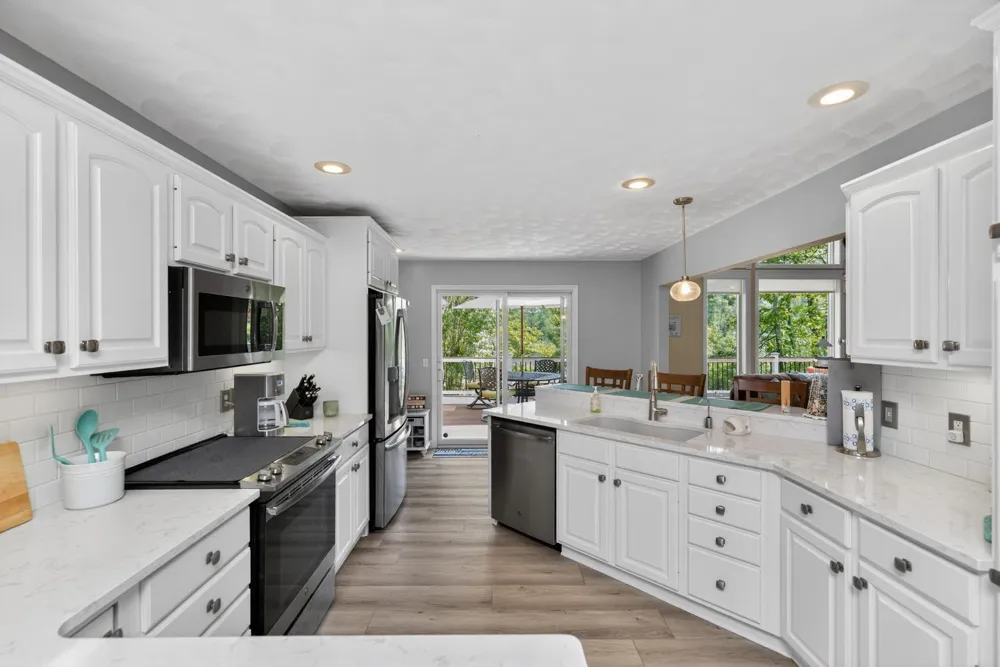 55526 S Thompson Lane Three Rivers, MI 49093