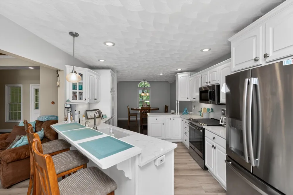 55526 S Thompson Lane Three Rivers, MI 49093