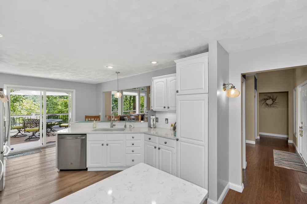 55526 S Thompson Lane Three Rivers, MI 49093