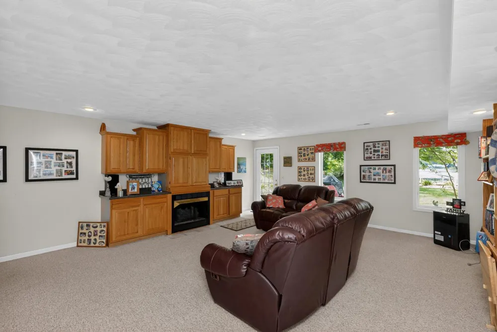 55526 S Thompson Lane Three Rivers, MI 49093