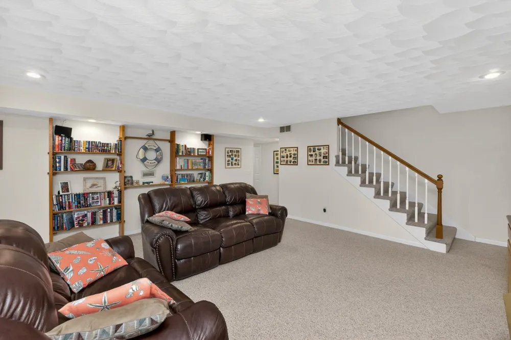 55526 S Thompson Lane Three Rivers, MI 49093