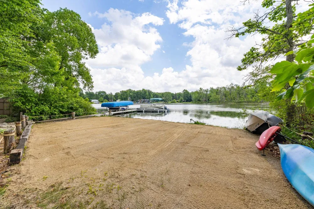 55526 S Thompson Lane Three Rivers, MI 49093