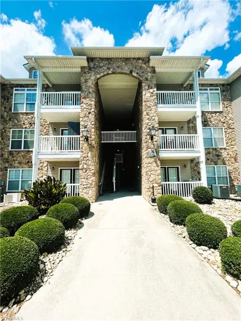 7104 W Friendly Avenue #207