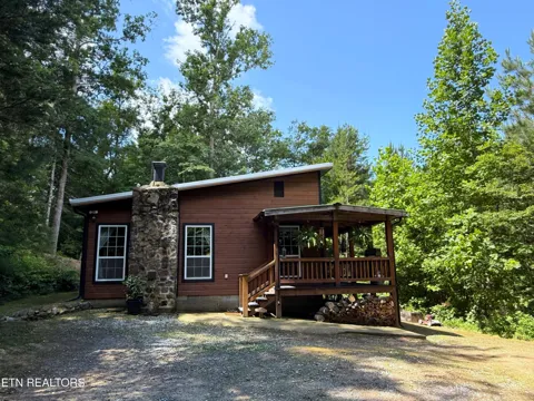 438 Country Square Rd