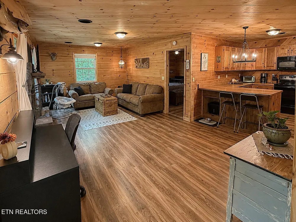 438 Country Square Rd Newport, TN 37821
