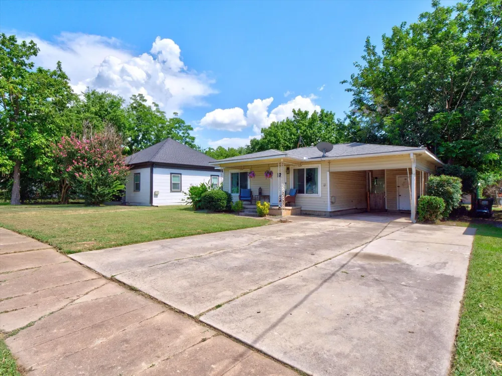 626 E South Street Whitesboro, TX 76273