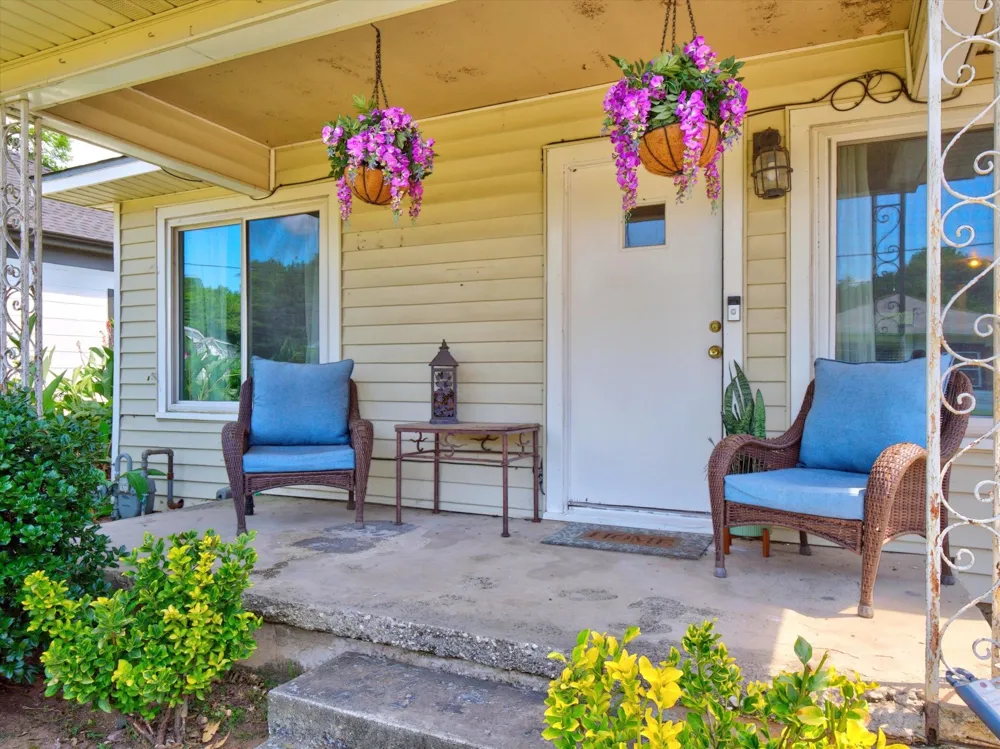 626 E South Street Whitesboro, TX 76273