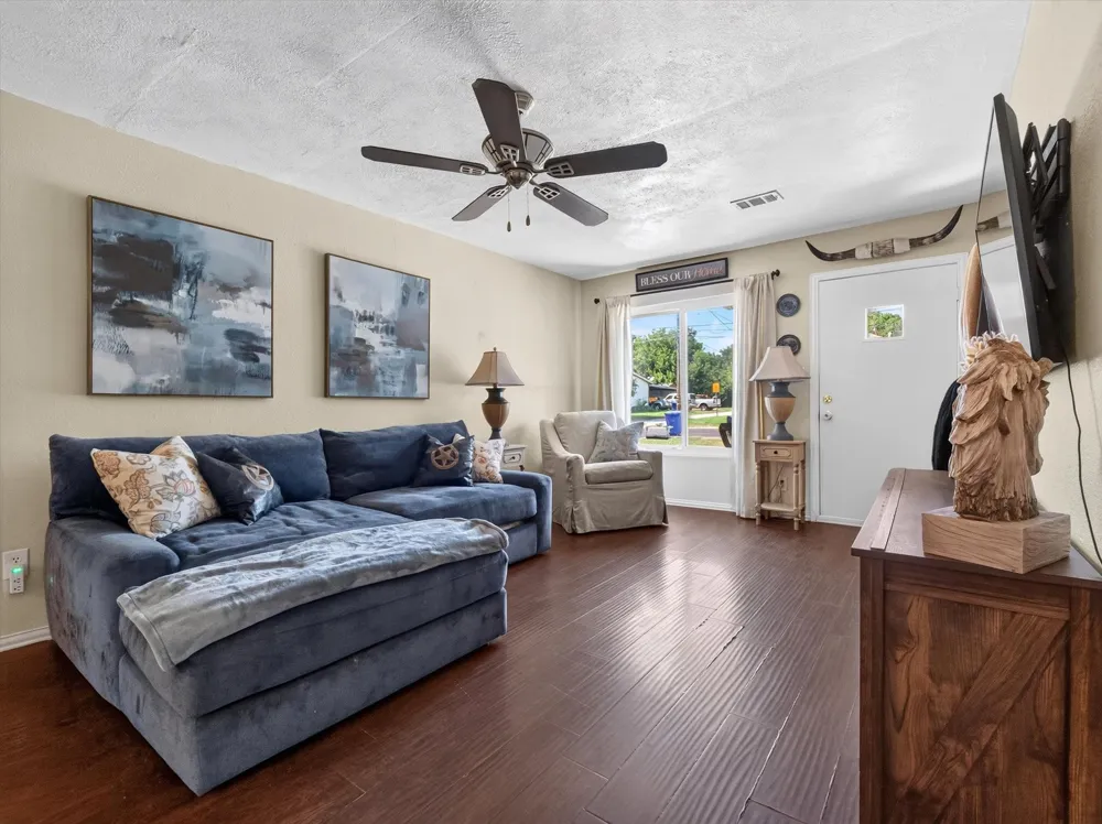 626 E South Street Whitesboro, TX 76273