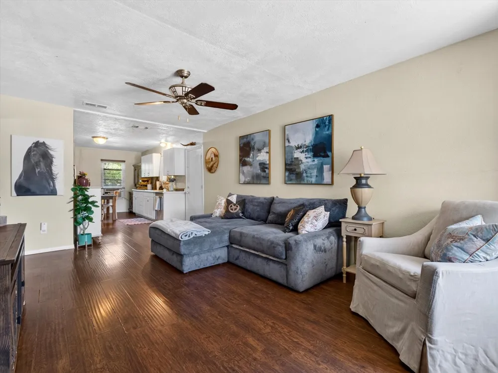 626 E South Street Whitesboro, TX 76273