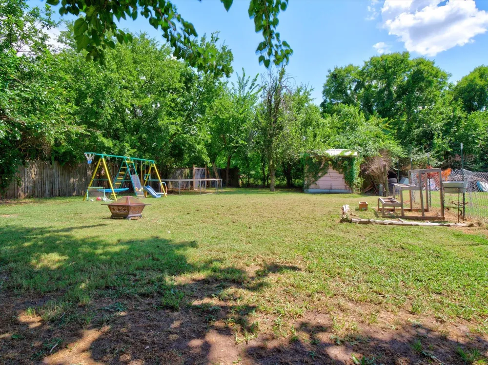 626 E South Street Whitesboro, TX 76273