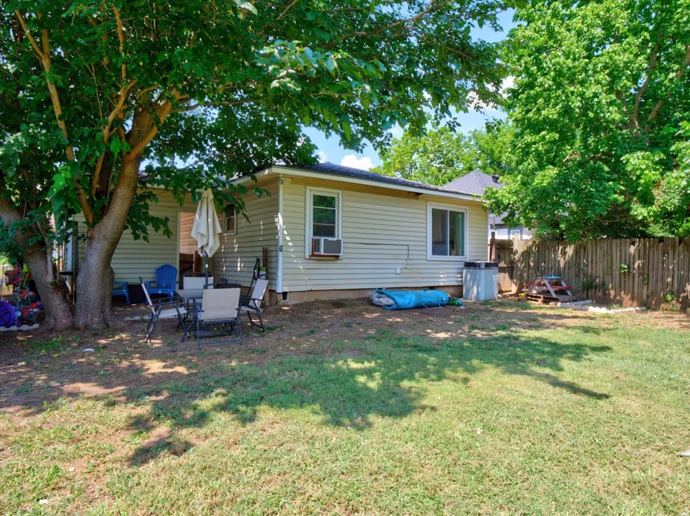 626 E South Street Whitesboro, TX 76273
