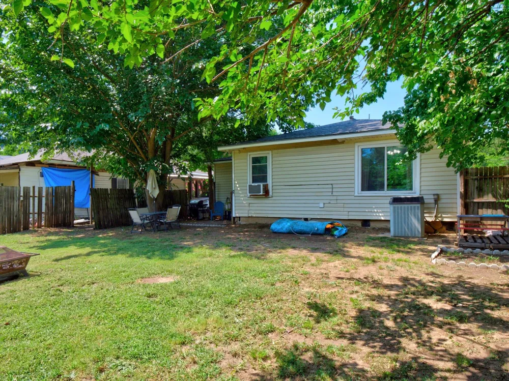 626 E South Street Whitesboro, TX 76273