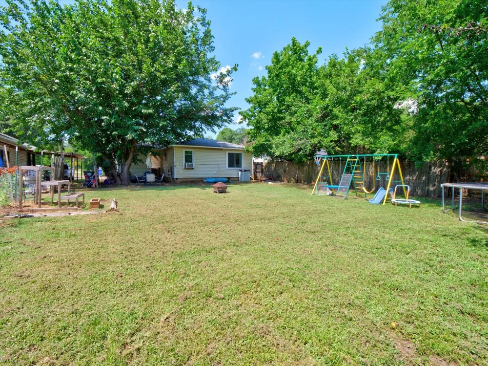 626 E South Street Whitesboro, TX 76273