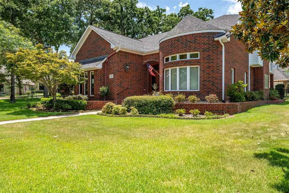 100 Red Oak Bullard, TX 75757