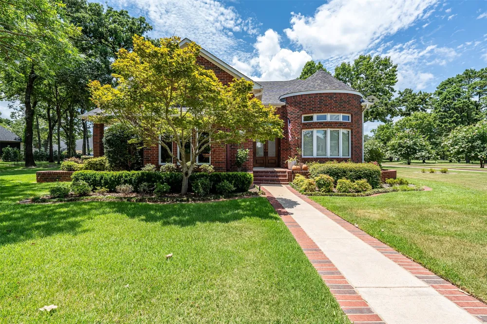 100 Red Oak Bullard, TX 75757