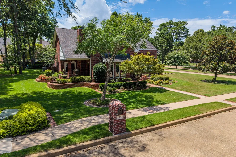 100 Red Oak Bullard, TX 75757