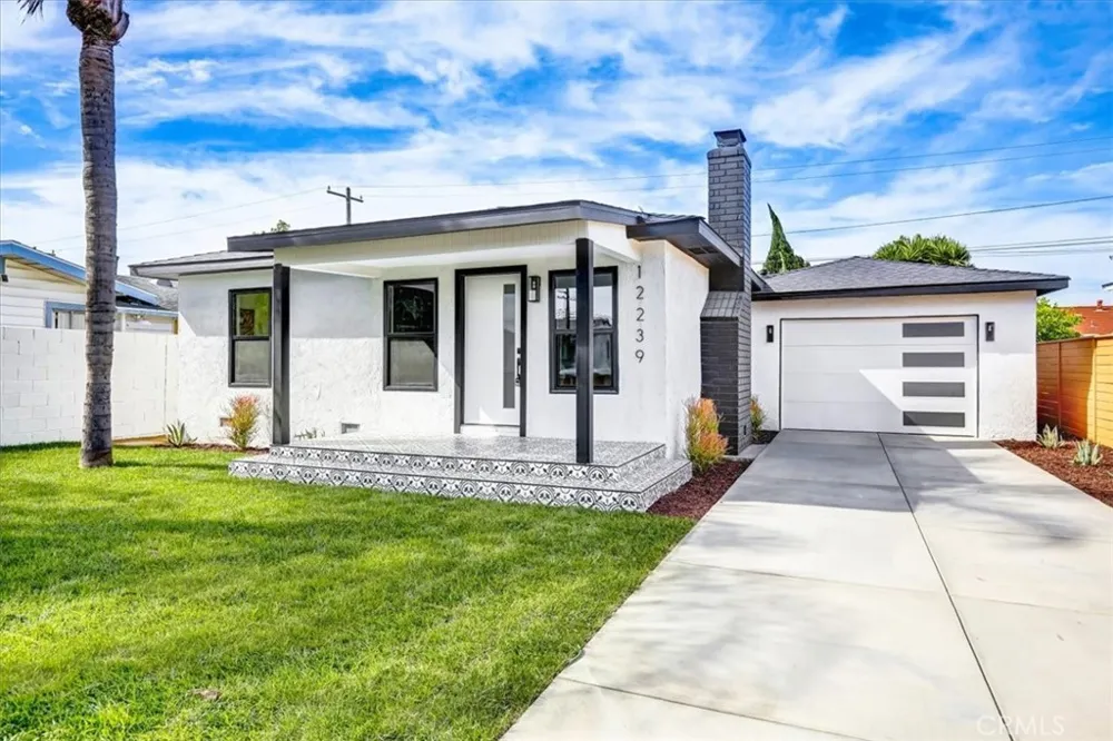 12239 Brittain Hawaiian Gardens, CA 90716