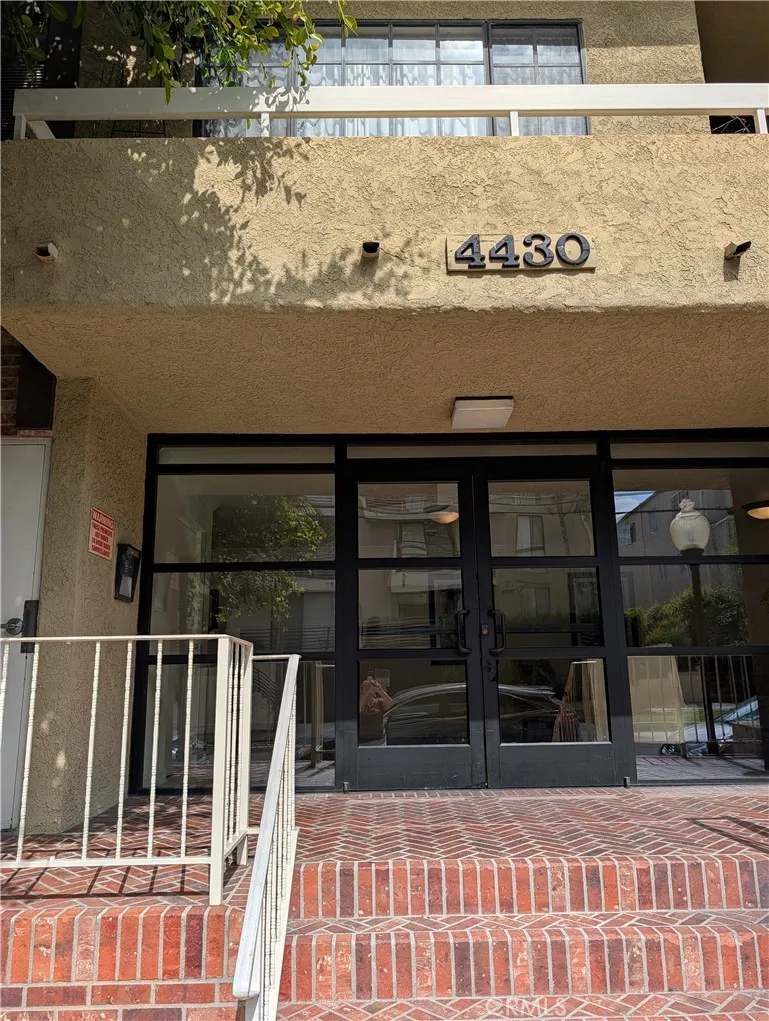 4430 Noble Av Sherman Oaks, CA 91403