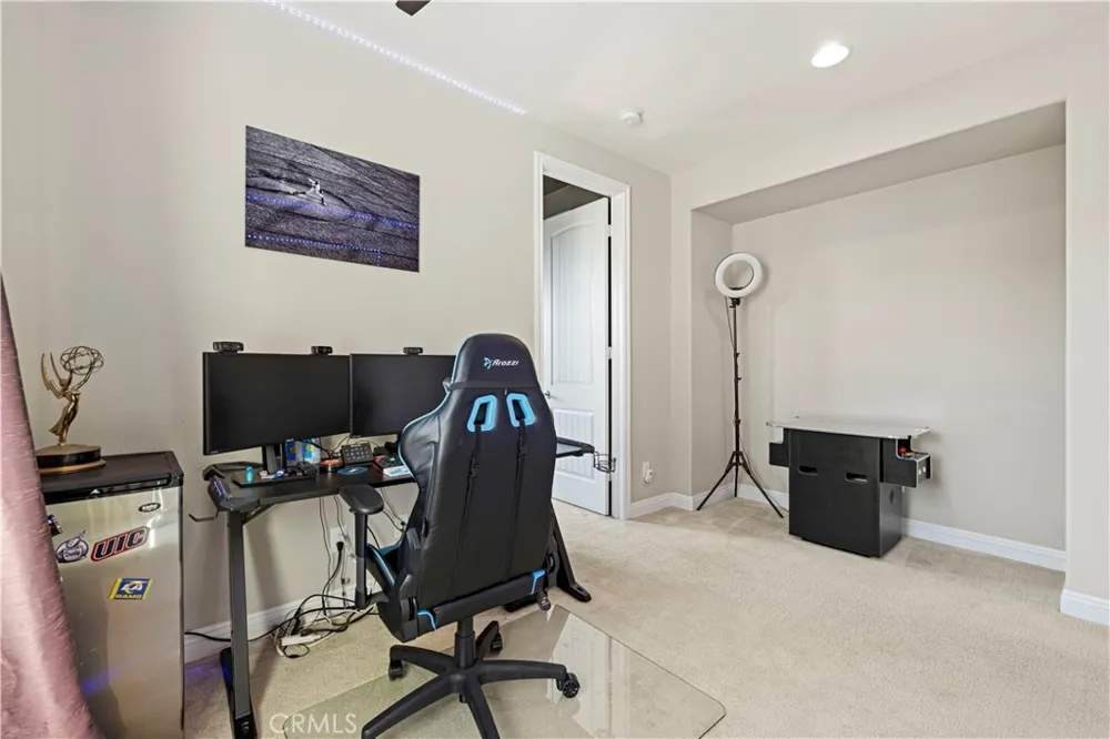 28417 Steel Valencia, CA 91354