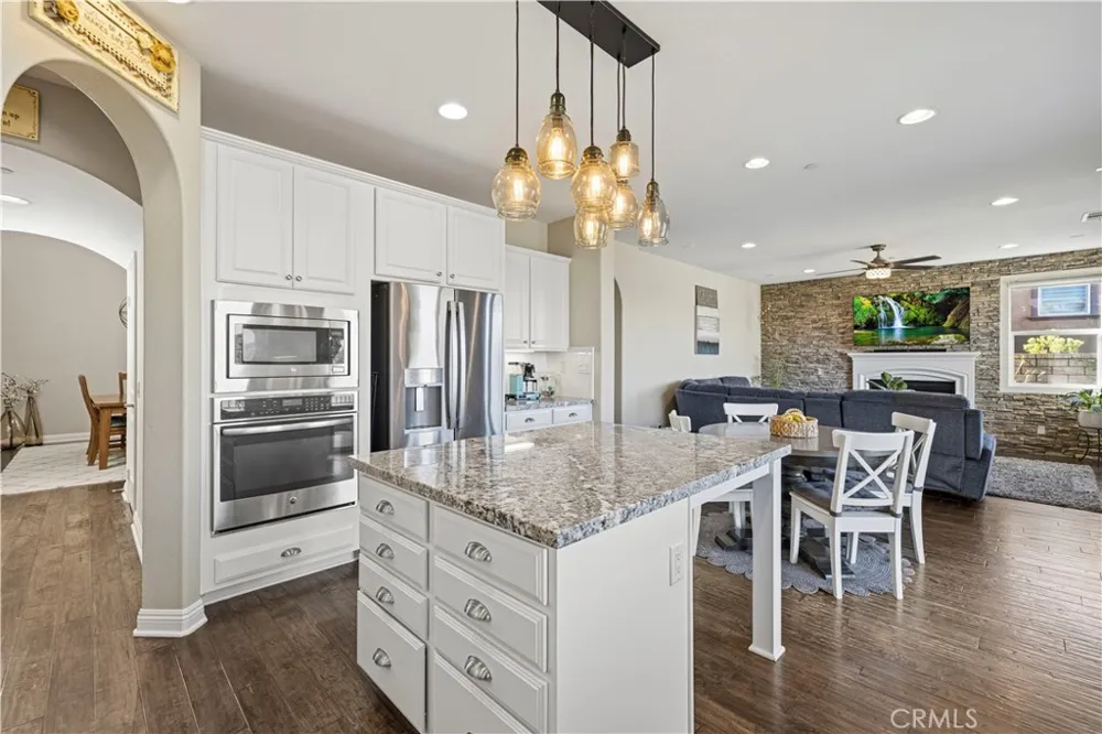28417 Steel Valencia, CA 91354