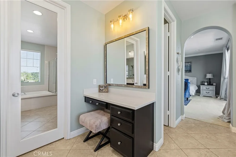 28417 Steel Valencia, CA 91354