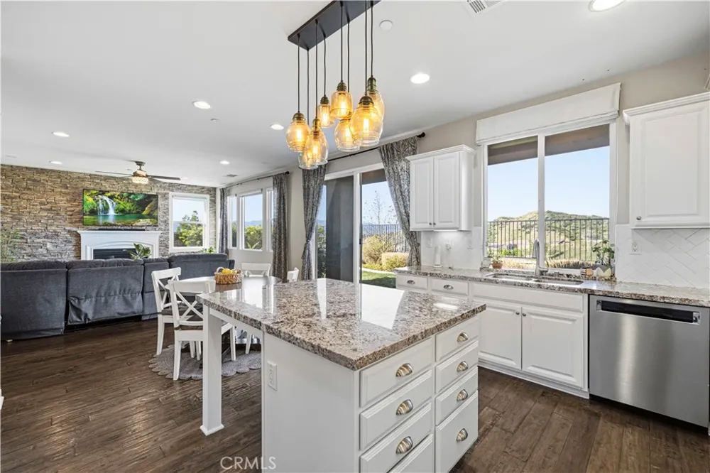 28417 Steel Valencia, CA 91354