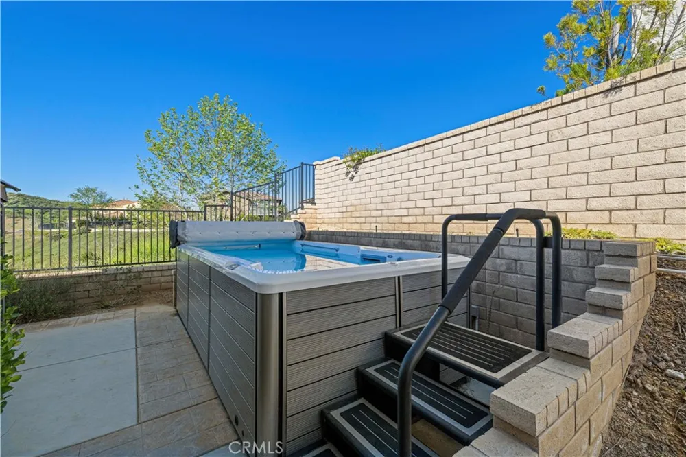 28417 Steel Valencia, CA 91354