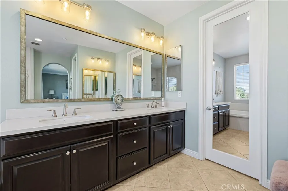 28417 Steel Valencia, CA 91354