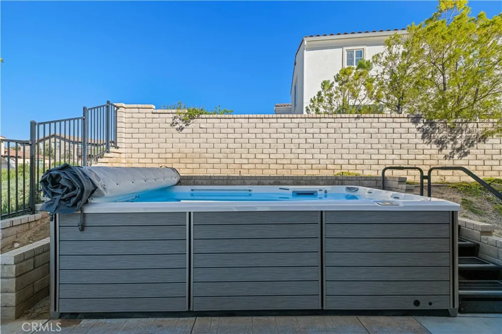 28417 Steel Valencia, CA 91354