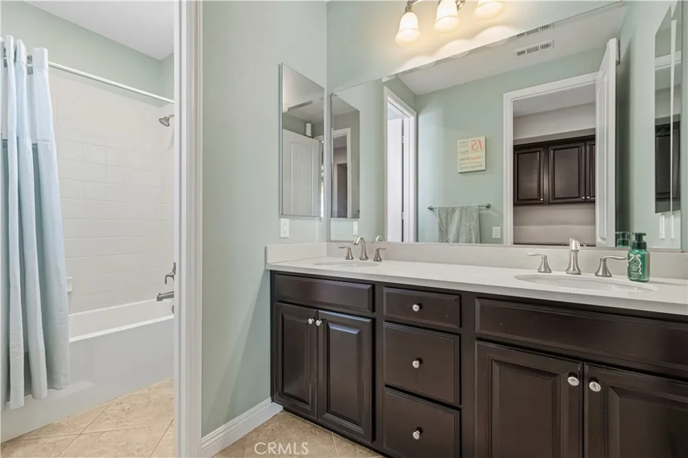 28417 Steel Valencia, CA 91354
