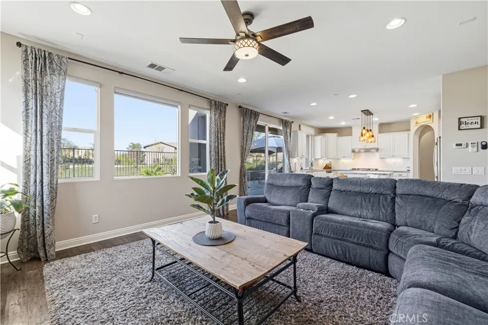 28417 Steel Valencia, CA 91354