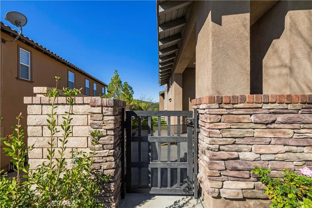 28417 Steel Valencia, CA 91354