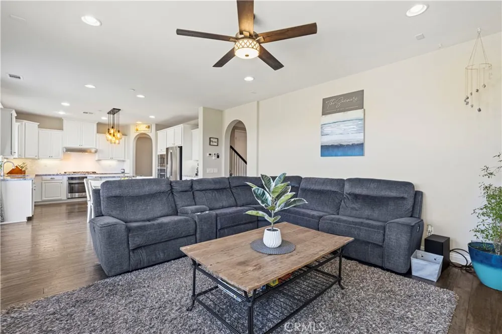 28417 Steel Valencia, CA 91354