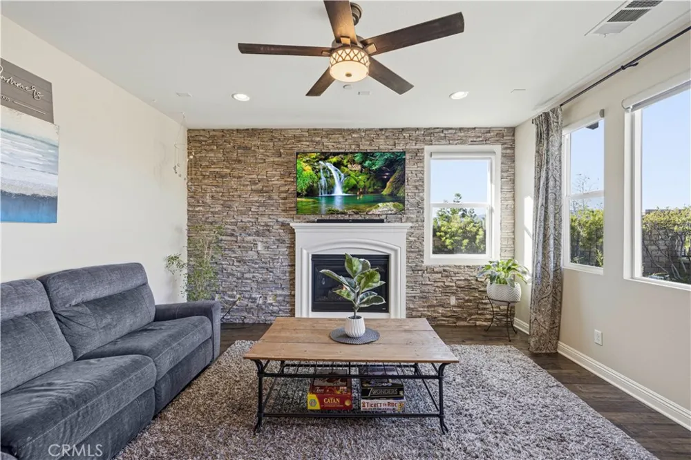 28417 Steel Valencia, CA 91354
