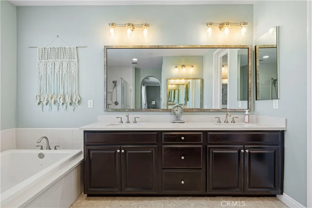 28417 Steel Valencia, CA 91354