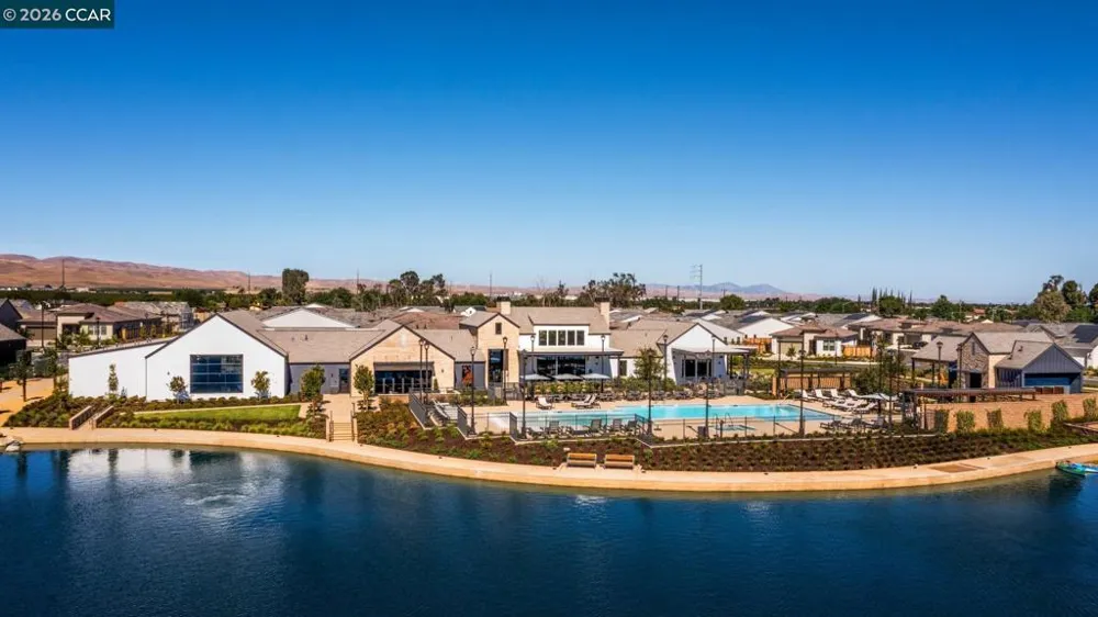 3546 Lakeshore Ave Tracy, CA 95377