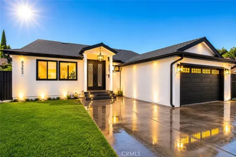 8352 Capps