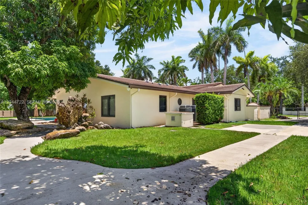 6255 SW 120th St Pinecrest, FL 33156