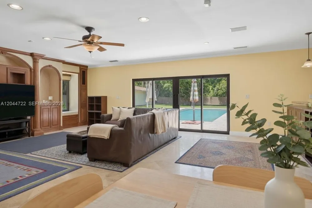 6255 SW 120th St Pinecrest, FL 33156
