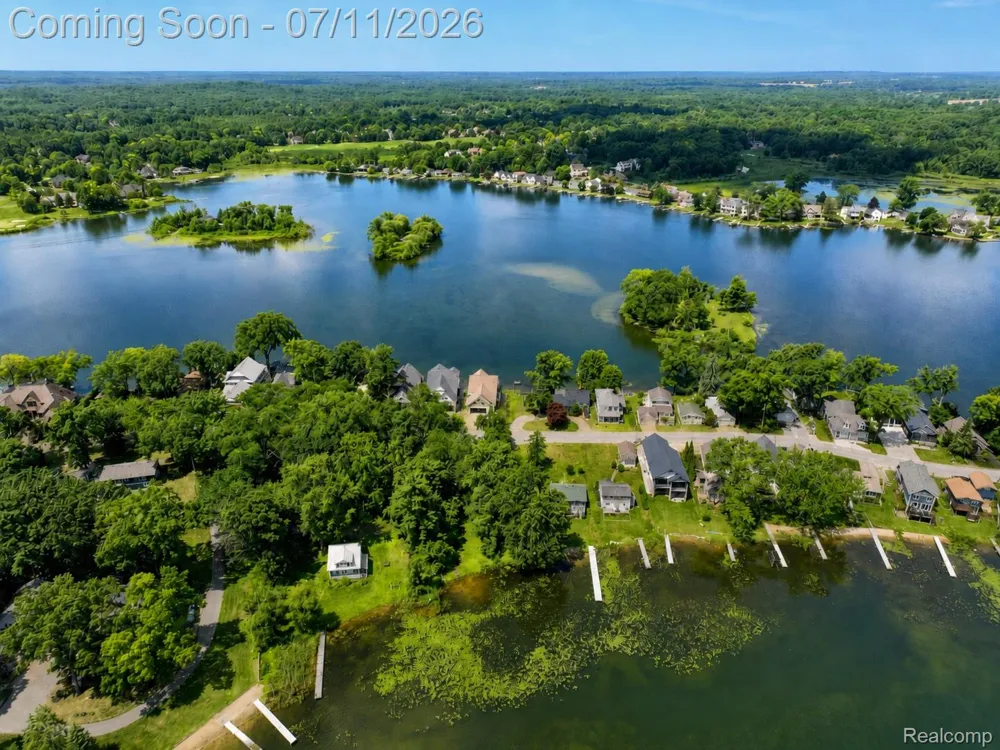 4165 Highcrest Drive Genoa Township, MI 48116