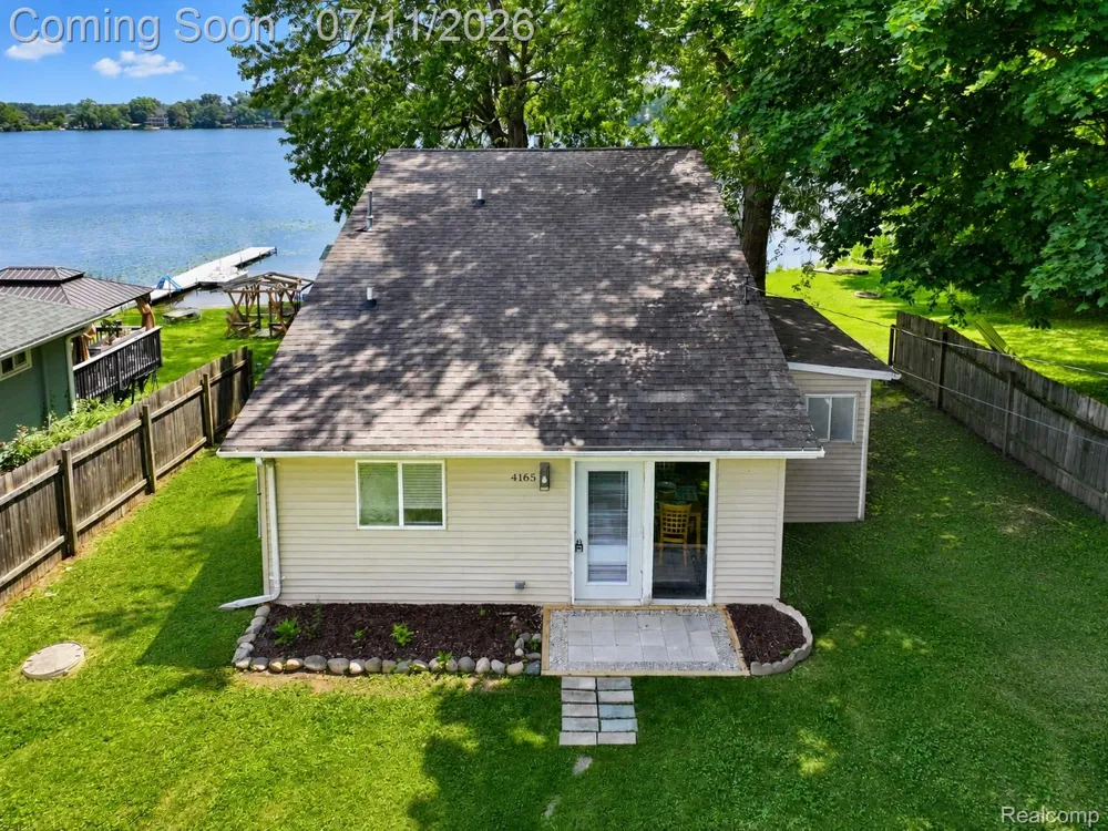 4165 Highcrest Drive Genoa Township, MI 48116