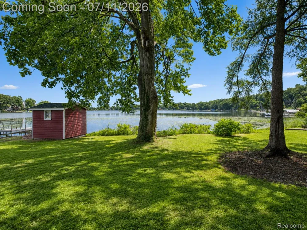 4165 Highcrest Drive Genoa Township, MI 48116