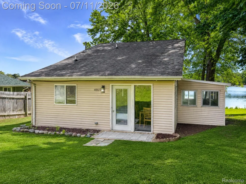 4165 Highcrest Drive Genoa Township, MI 48116