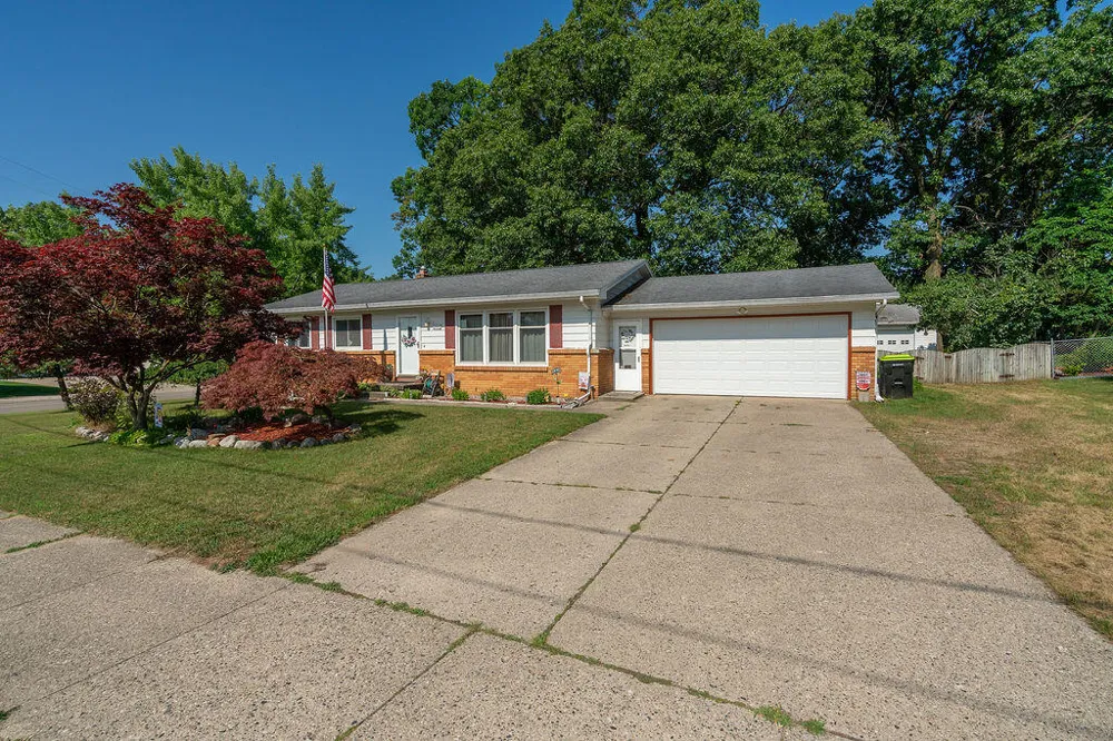 2535 Powers Avenue NW Walker City, MI 49544