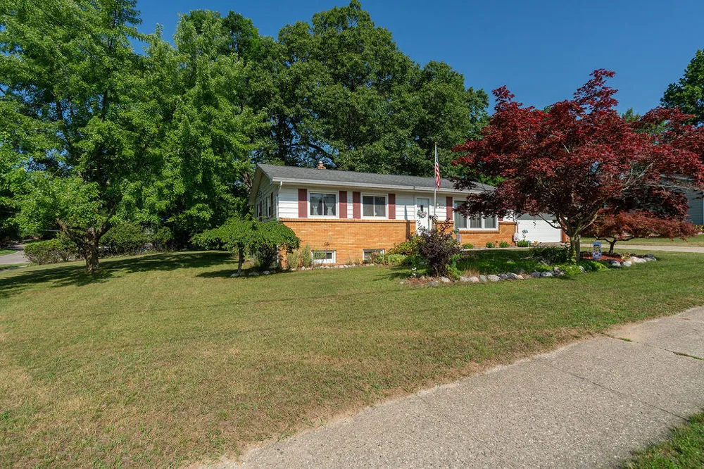 2535 Powers Avenue NW Walker City, MI 49544